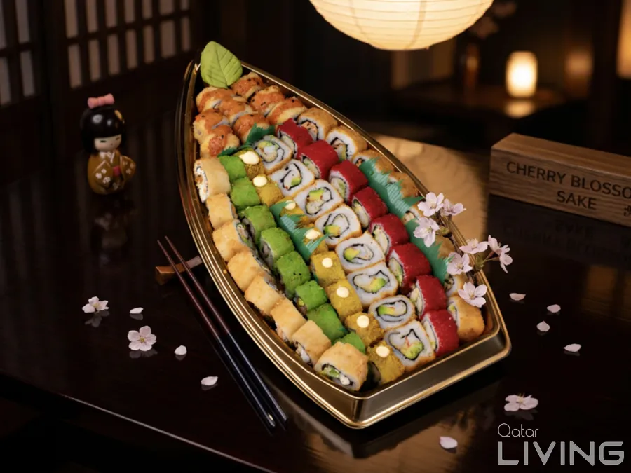 Buy 1 Sharing Boat - Get 1 Appetizer & 2 Drinks Free